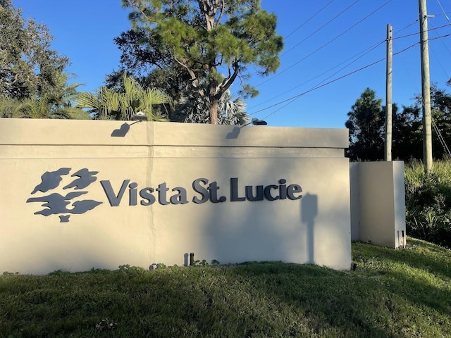 view of community / neighborhood sign