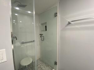 full bath featuring a shower stall