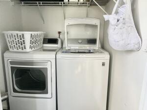 washroom with laundry area and washer and clothes dryer