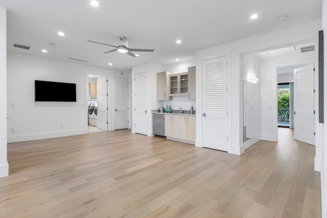 unfurnished living room featuring light wood-style floors, recessed lighting, visible vents, and separate washer and dryer