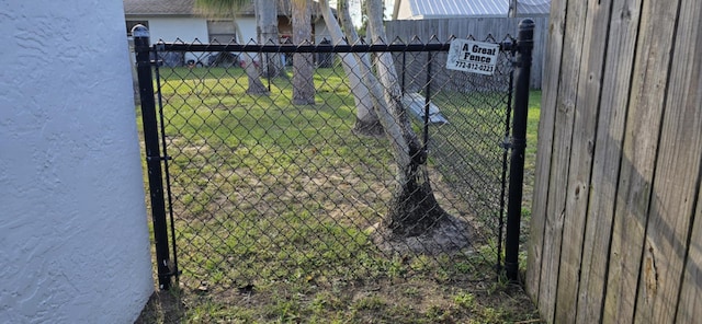 5724 SE Collins Ave, Stuart, FL 34997 - view of gate