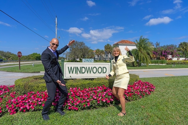 community / neighborhood sign with a yard