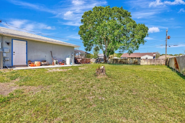 view of yard featuring a fenced backyard