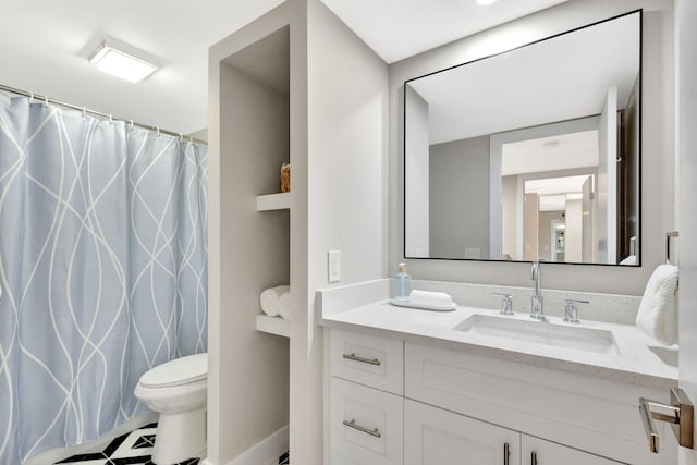 full bathroom with toilet, a shower with curtain, and vanity