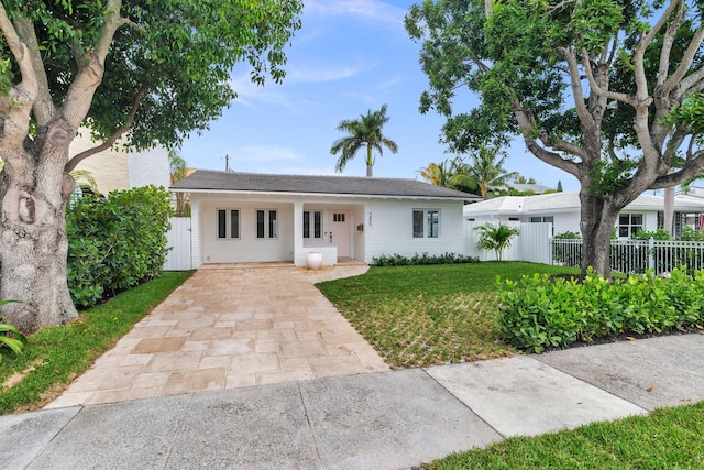 ranch-style house with a front lawn and fence