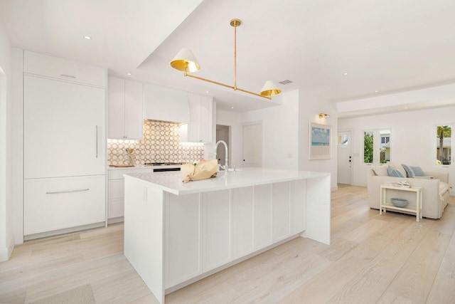 205 Greymon Dr, West Palm Beach, FL 33405 - kitchen featuring light wood-style floors, white cabinetry, tasteful backsplash, and recessed lighting
