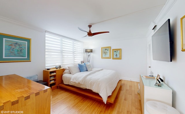 bedroom with light wood-style flooring, baseboards, ceiling fan, and crown molding