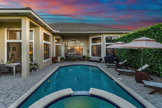 view of swimming pool featuring outdoor dining area, a patio area, a pool with connected hot tub, and outdoor lounge area