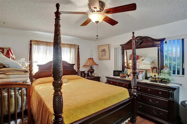 bedroom featuring ceiling fan and a textured ceiling