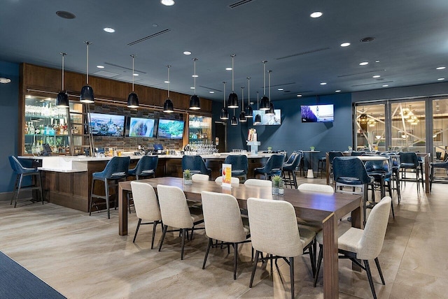 dining area with visible vents, indoor wet bar, and recessed lighting