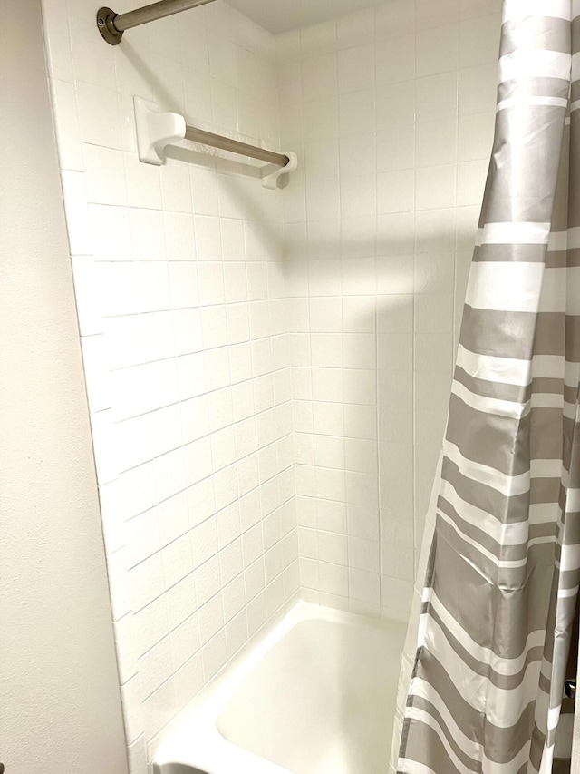 1548 SE Royal Green Cir Unit 105, Port Saint Lucie, FL 34952 - bathroom featuring shower / tub combo with curtain