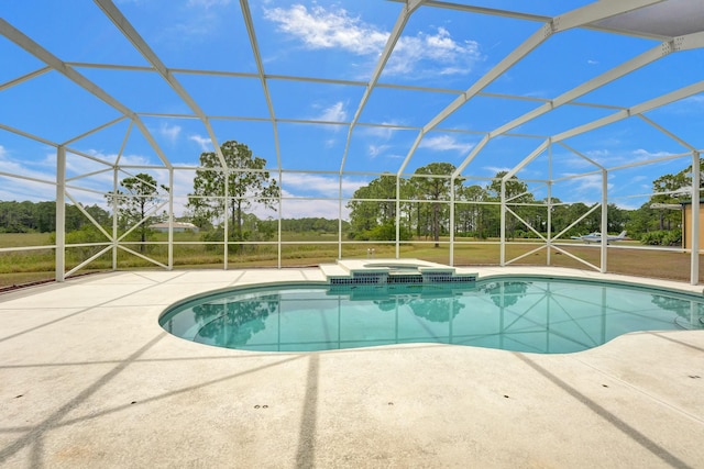 view of swimming pool featuring a patio, a yard, a lanai, and a pool with connected hot tub