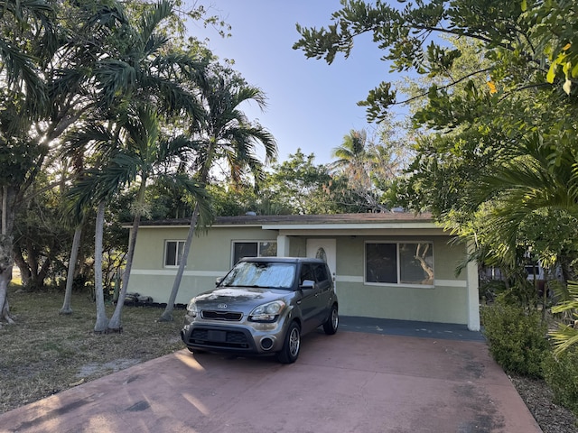 view of front of home featuring driveway and stucco siding