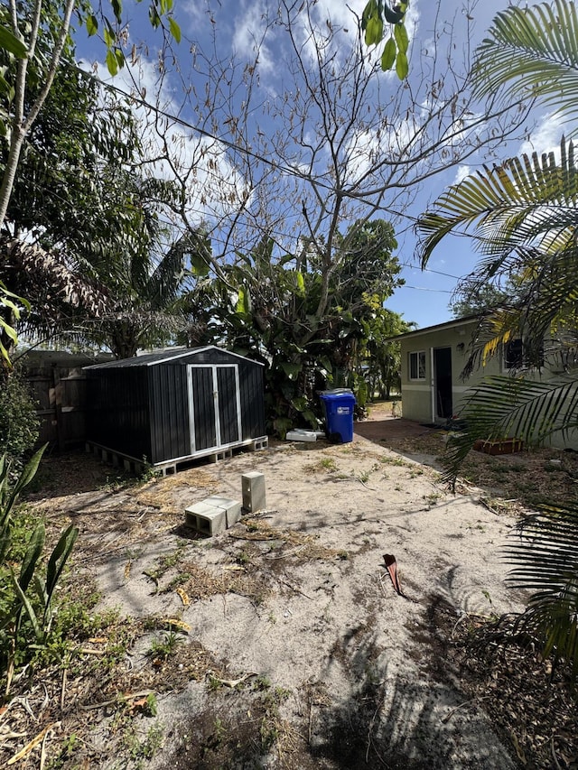 view of yard featuring a shed and an outdoor structure