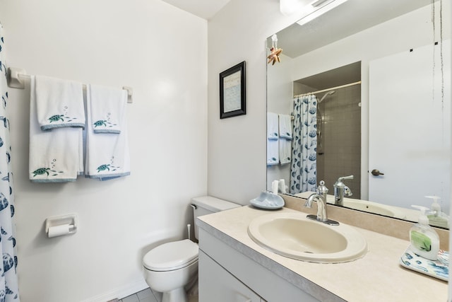 bathroom featuring a shower with shower curtain, vanity, and toilet