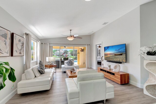 living area featuring ceiling fan, recessed lighting, baseboards, and light wood-style floors