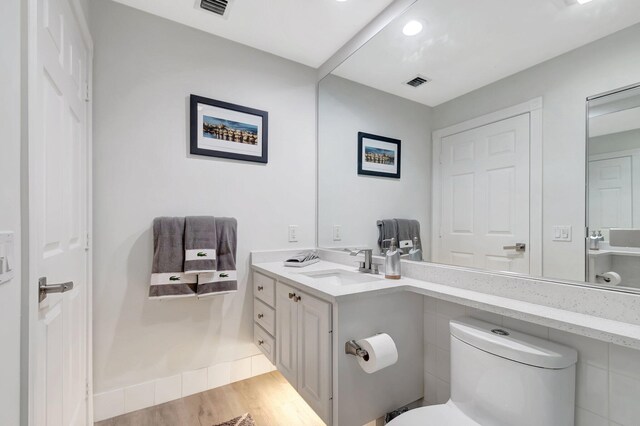 bedroom featuring a closet, ceiling fan, light wood-style flooring, and baseboards