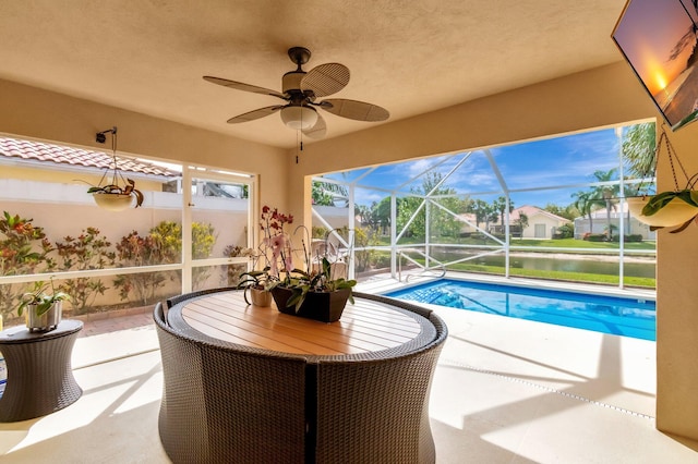 sunroom featuring a ceiling fan