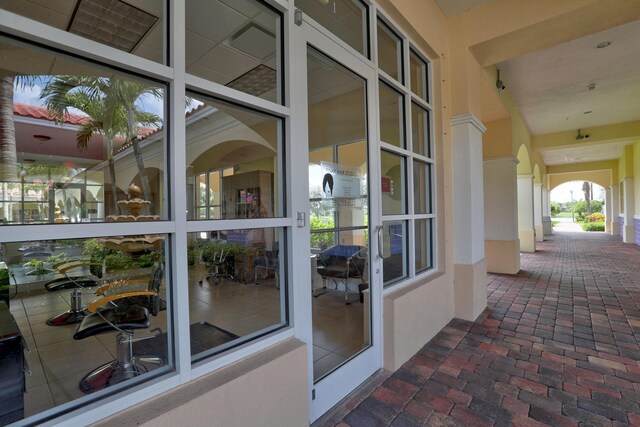 view of patio featuring ceiling fan and outdoor dining area