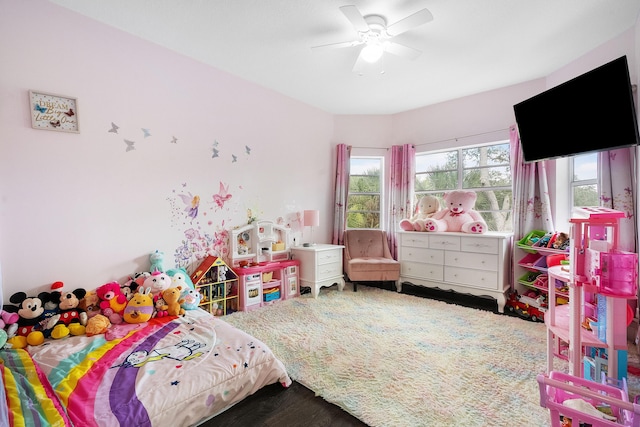 bedroom with ceiling fan