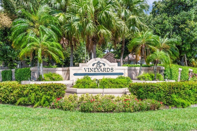 view of community / neighborhood sign