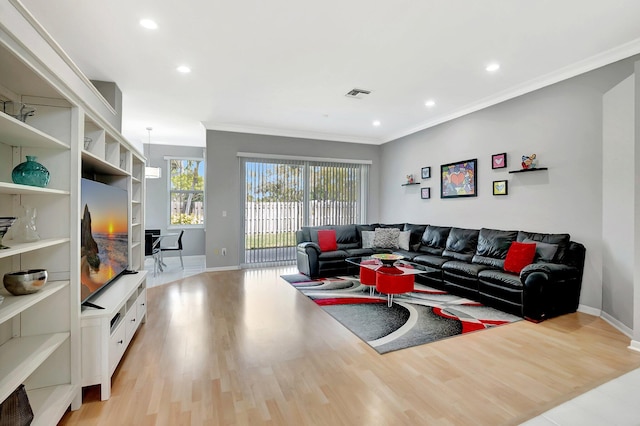 living area with recessed lighting, light wood-type flooring, visible vents, and crown molding