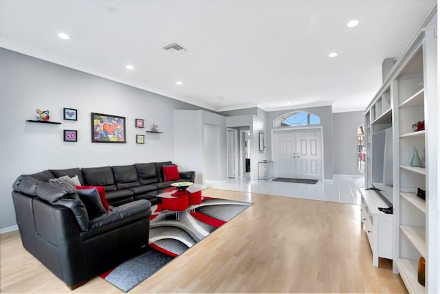 living area with light wood-type flooring, crown molding, and recessed lighting