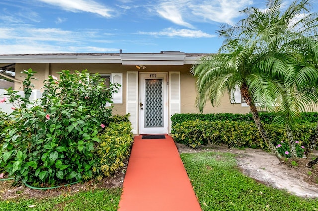 property entrance featuring stucco siding