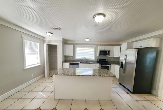 kitchen with stainless steel appliances, visible vents, white cabinetry, a sink, and light tile patterned flooring