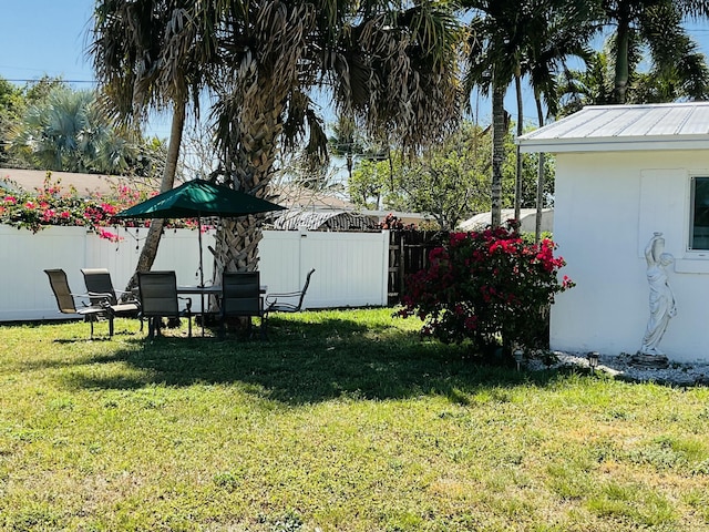 view of yard featuring fence