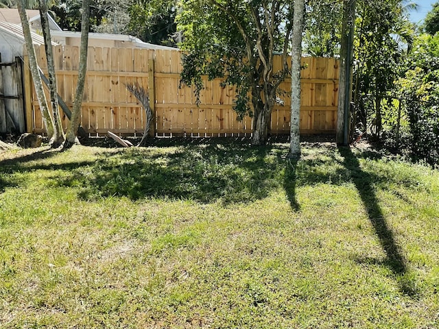 view of yard featuring fence