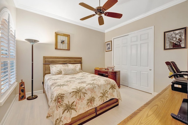 bedroom featuring ceiling fan, crown molding, baseboards, and wood finished floors