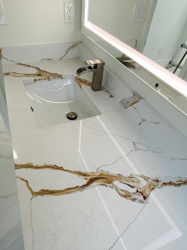 bathroom featuring a sink
