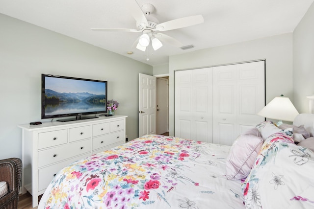 bedroom with a ceiling fan, a closet, and visible vents