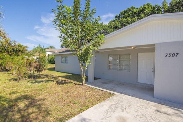 exterior space featuring a lawn