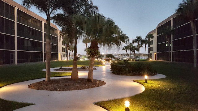 2424 N Federal Hwy Unit 106, Boynton Beach, FL 33435 - surrounding community featuring a lawn