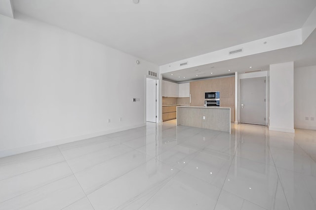 unfurnished living room featuring light tile patterned floors, baseboards, visible vents, and recessed lighting