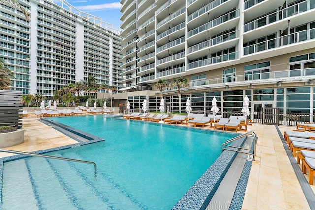 view of swimming pool