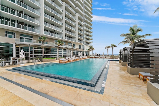 view of swimming pool