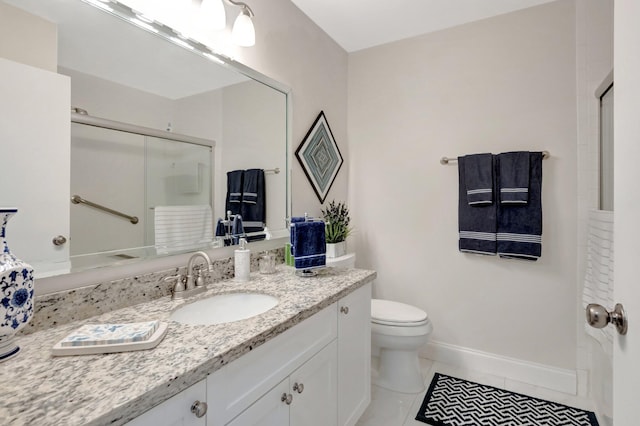 full bath featuring a shower with door, toilet, vanity, tile patterned flooring, and baseboards