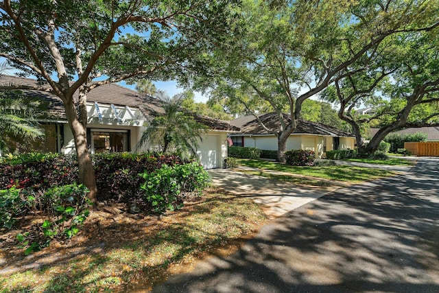 view of front of home featuring a garage and driveway