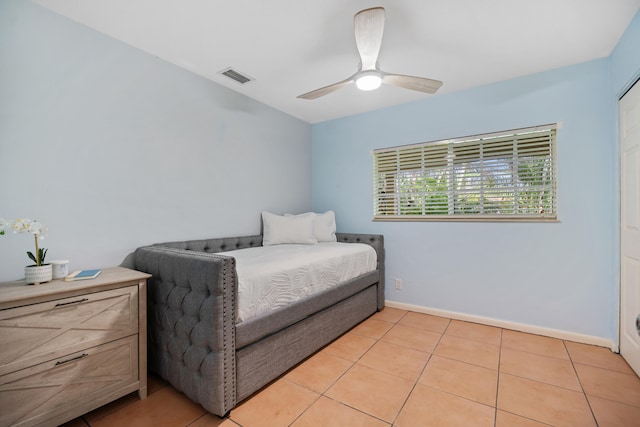 bedroom featuring light tile patterned floors, baseboards, visible vents, and ceiling fan