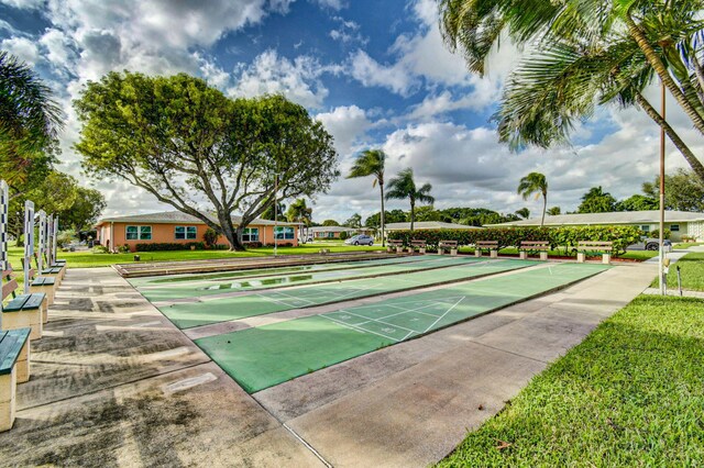 view of home's community featuring a yard