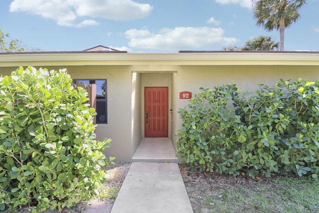 view of exterior entry featuring stucco siding