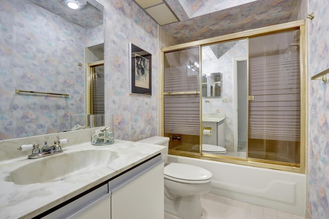 bathroom featuring bath / shower combo with glass door, vanity, toilet, and wallpapered walls