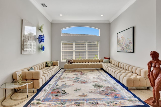 living area with visible vents, ornamental molding, baseboards, and recessed lighting