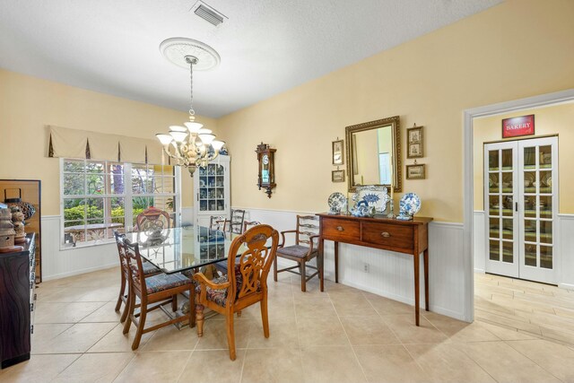 living area with light tile patterned floors, ceiling fan, wainscoting, and recessed lighting