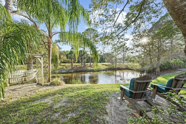 view of yard featuring a water view