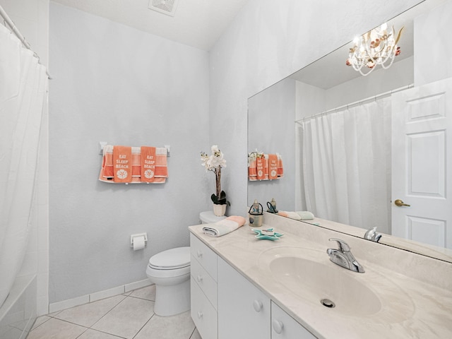 full bath featuring baseboards, a shower with shower curtain, toilet, tile patterned flooring, and vanity