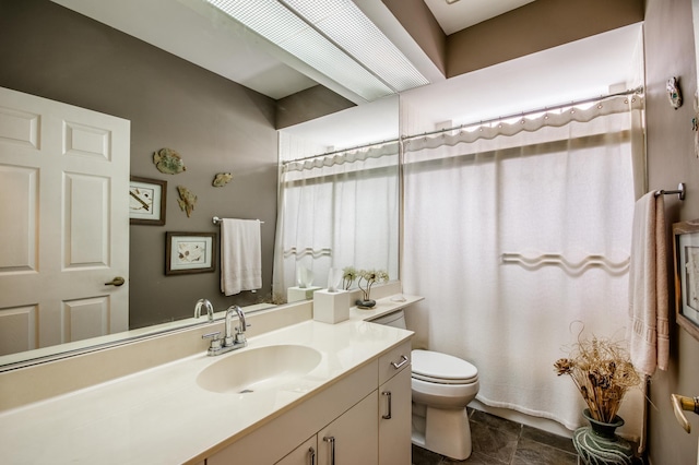 6861 Briarlake Cir, Palm Beach Gardens, FL 33418 - full bathroom with toilet, vanity, and a shower with curtain